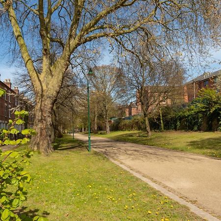 Limpenny Studio Apartment - Work Friendly And Outstanding Garden Studio Close To City Centre Nottingham Exterior foto